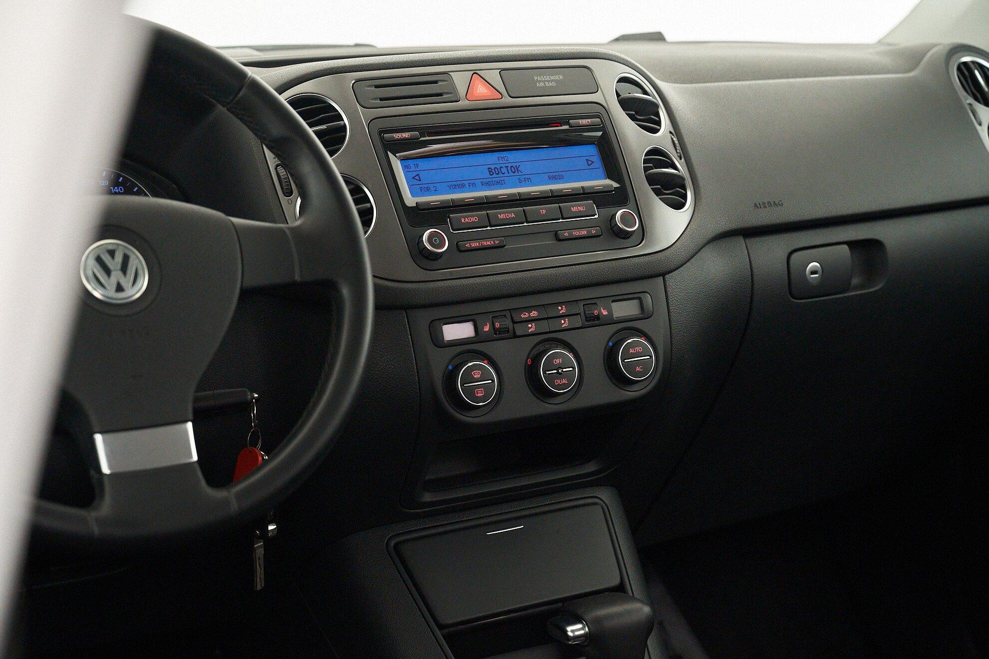 Volkswagen Tiguan 2009, серебряный