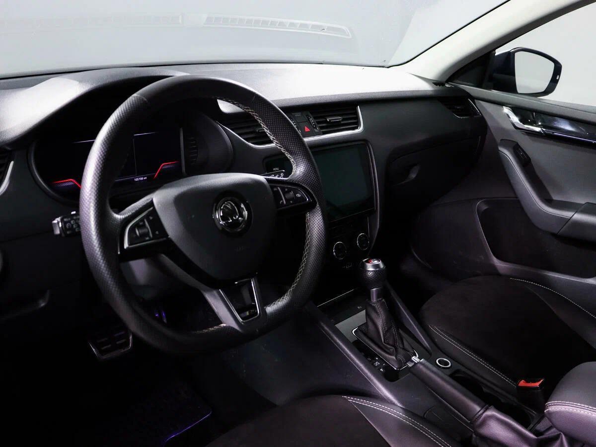 Skoda Octavia 2018, белый