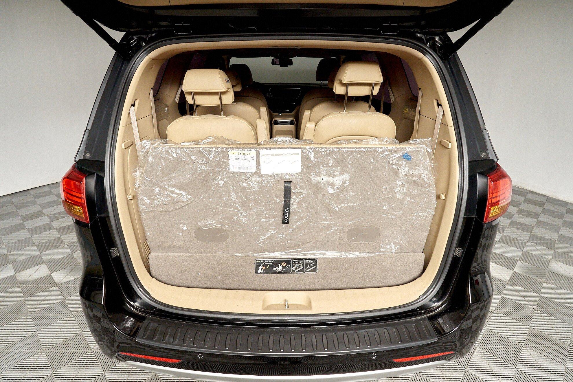Kia Carnival 2019, черный