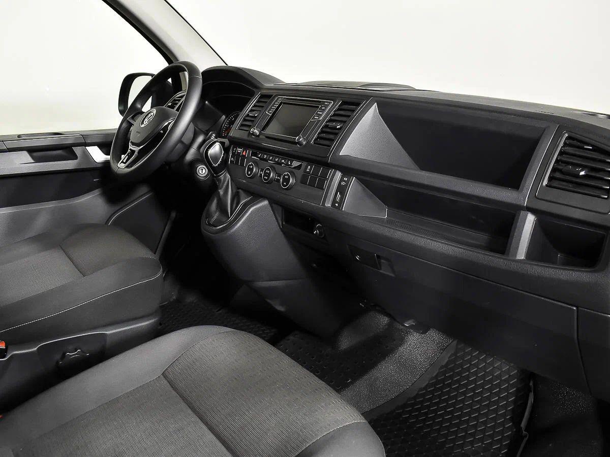 Volkswagen Caravelle 2016, черный