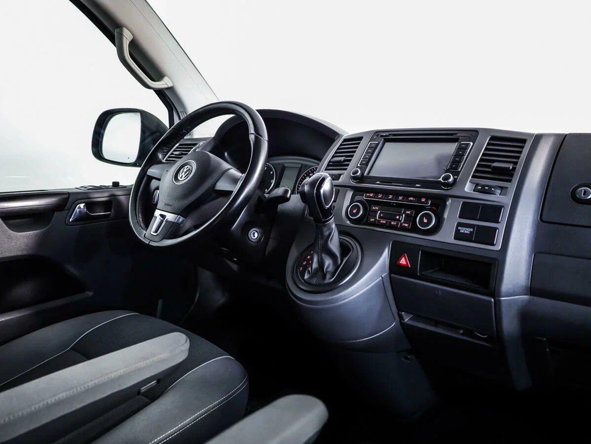 Volkswagen Multivan 2013, белый
