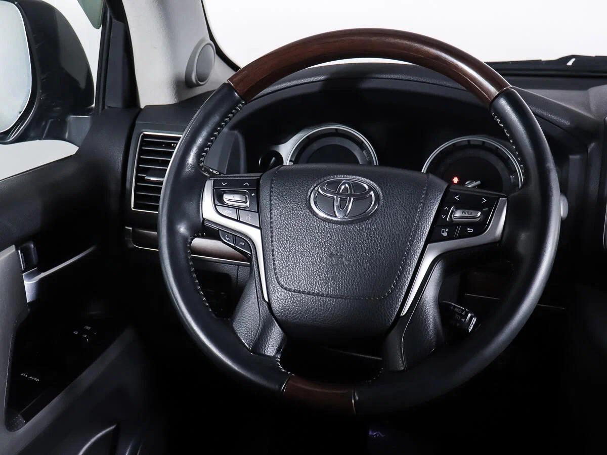 Toyota Land Cruiser 2016, черный