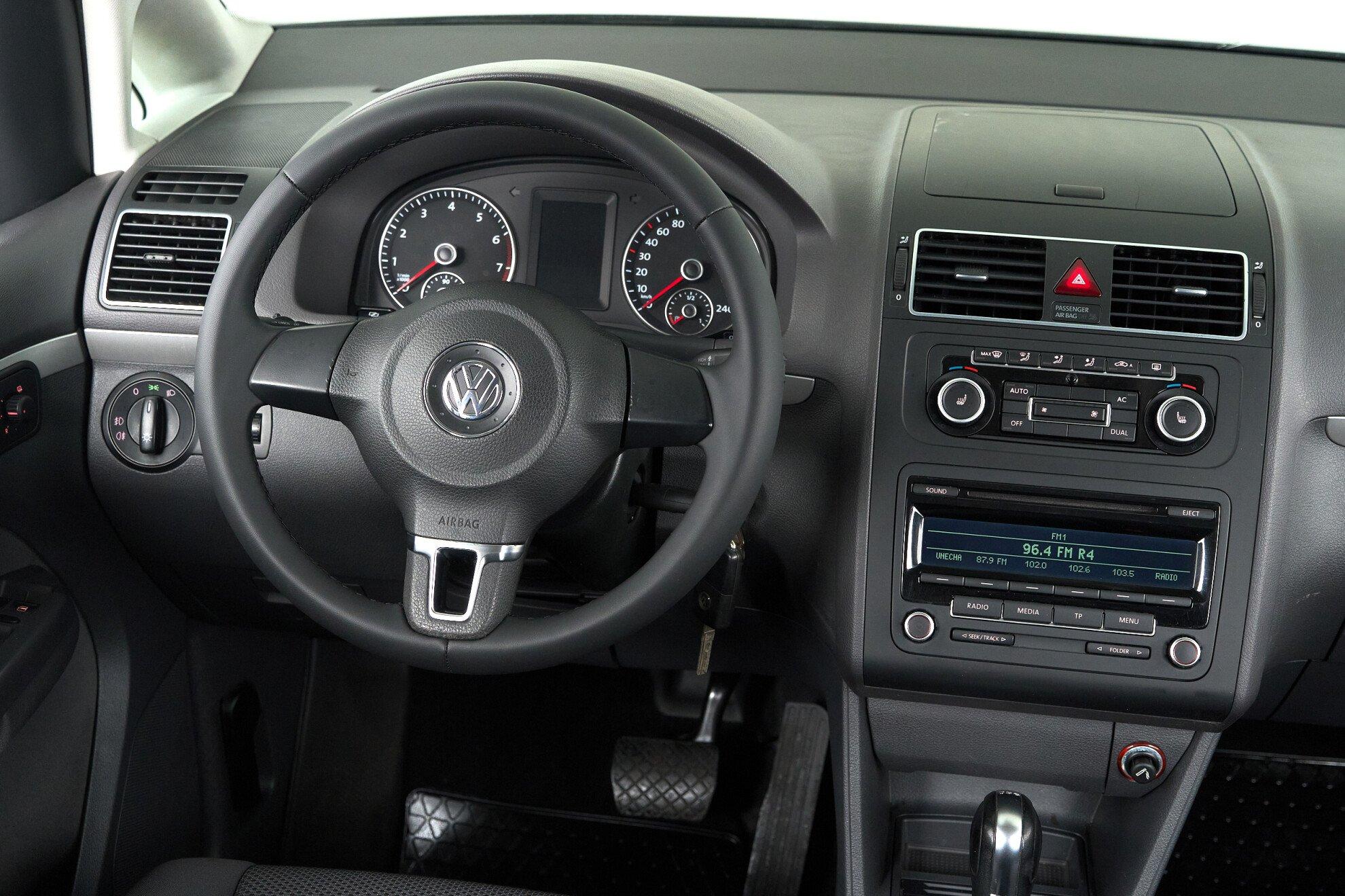 Volkswagen Touran 2012, черный