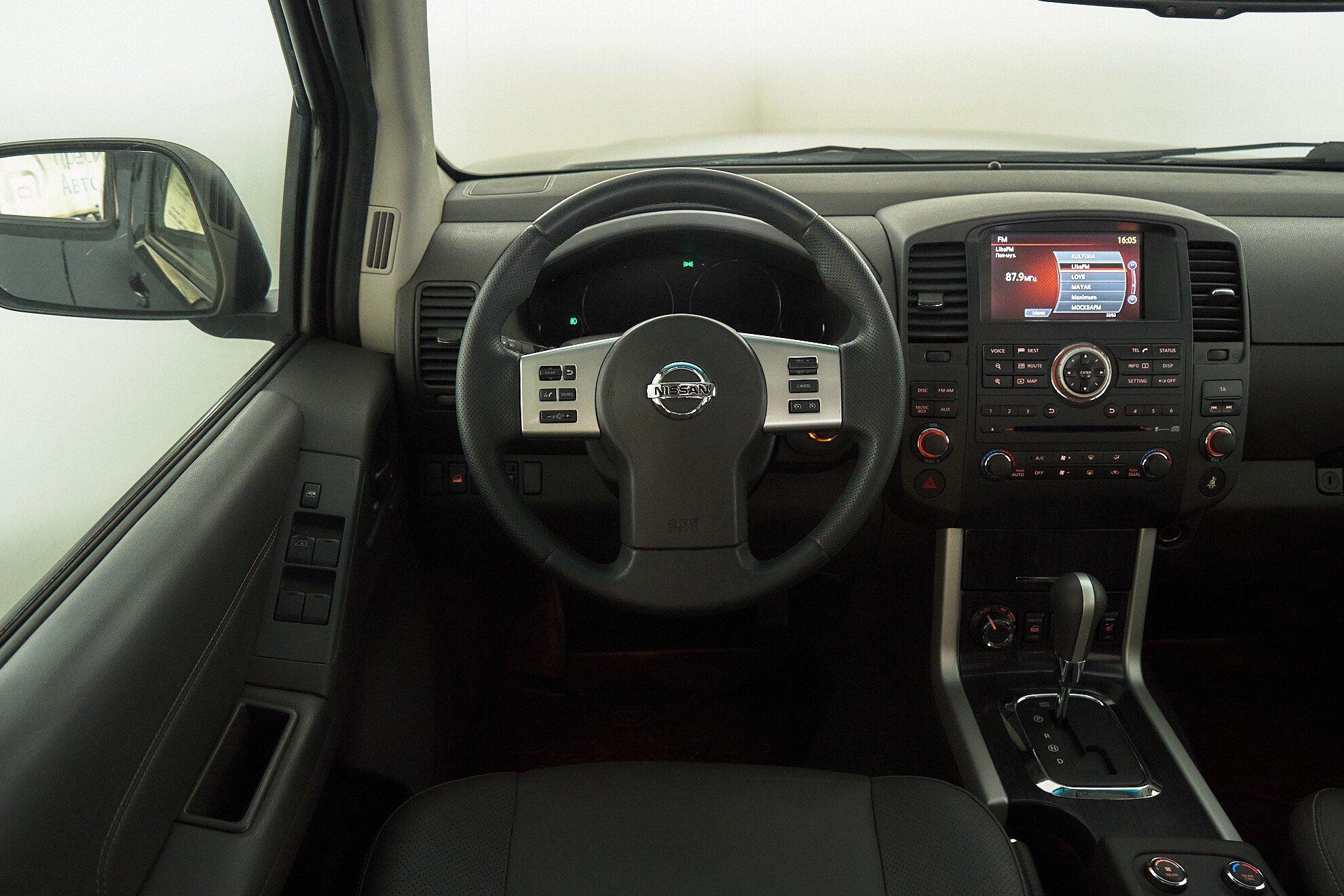 Nissan Pathfinder 2012, черный