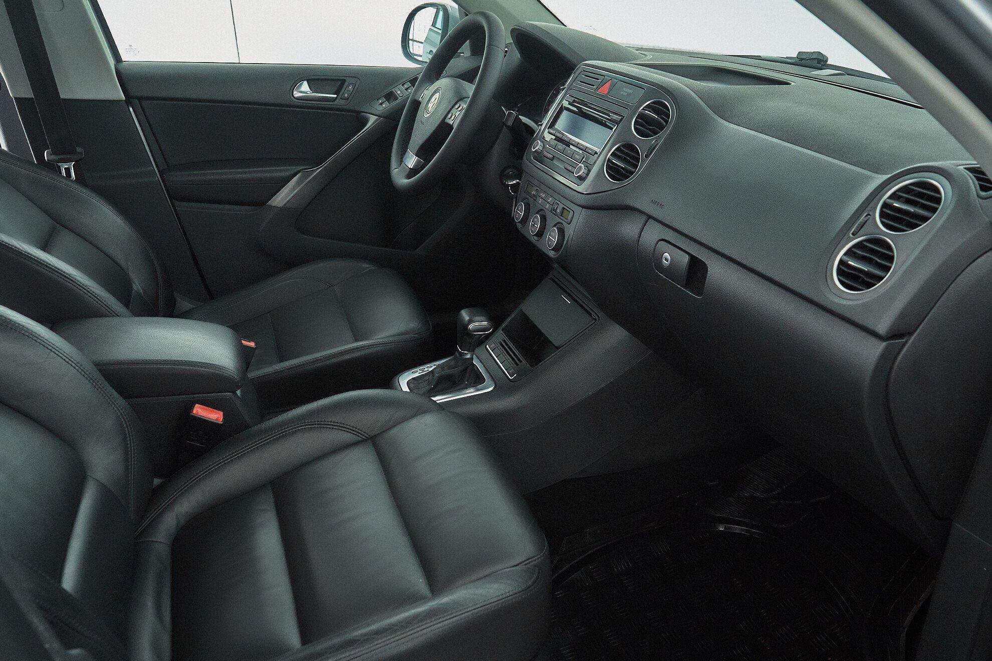 Volkswagen Tiguan 2009, серебряный