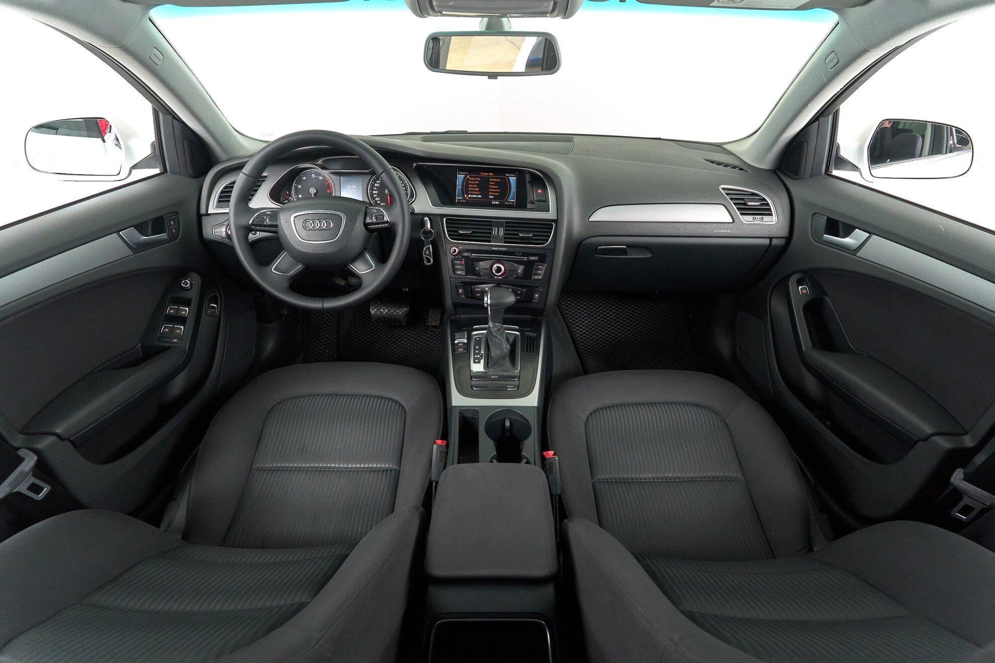 Audi A4 2012, белый