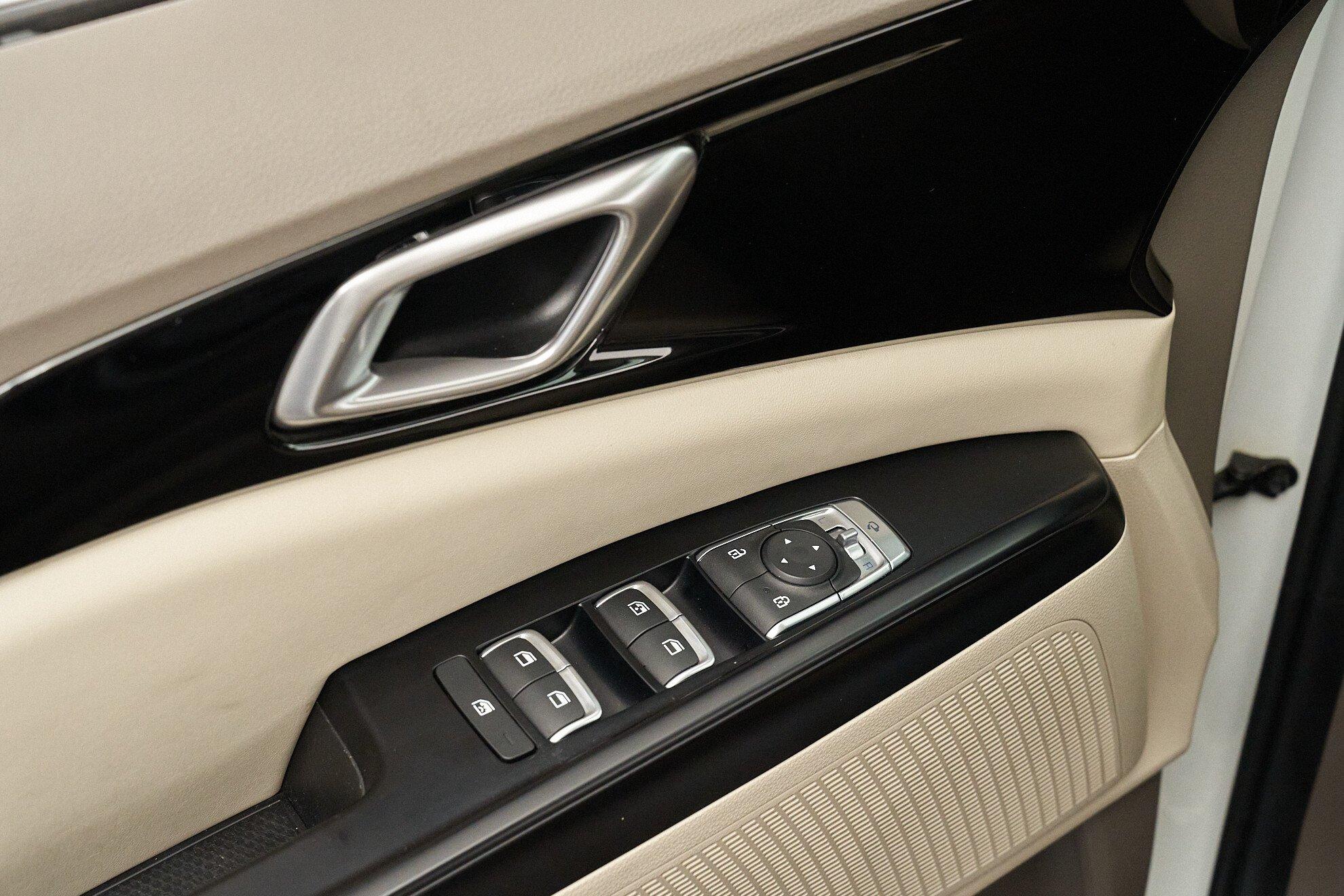 Kia Carnival 2021, белый