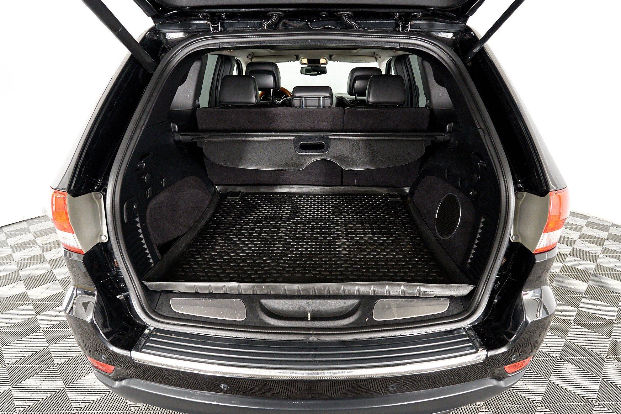 Jeep Grand Cherokee 2010, черный