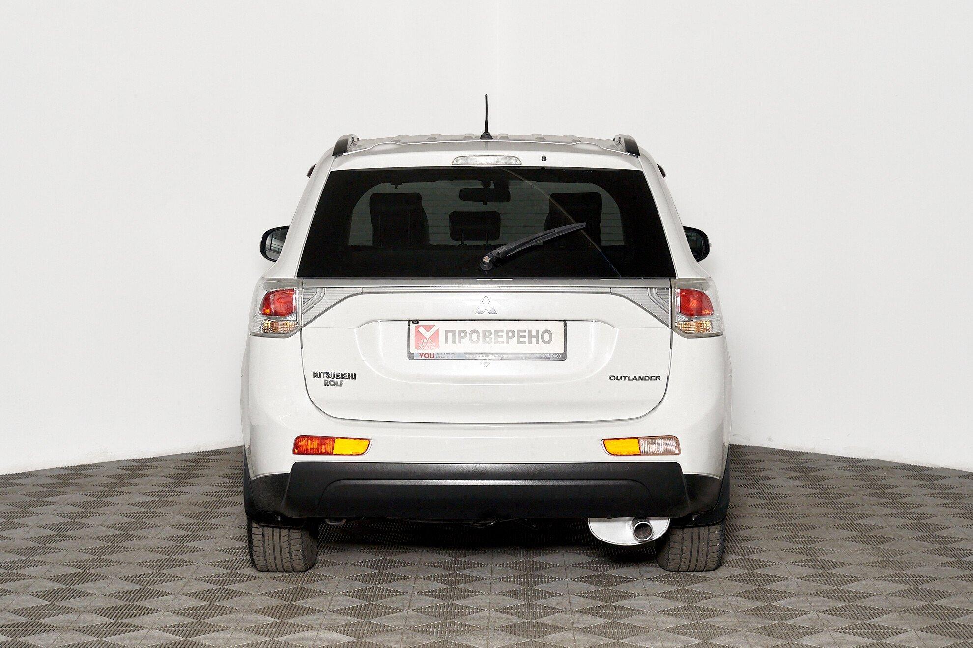Mitsubishi Outlander 2012, белый