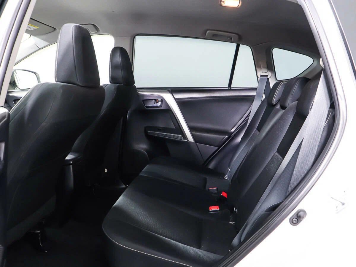 Toyota RAV4 2015, белый