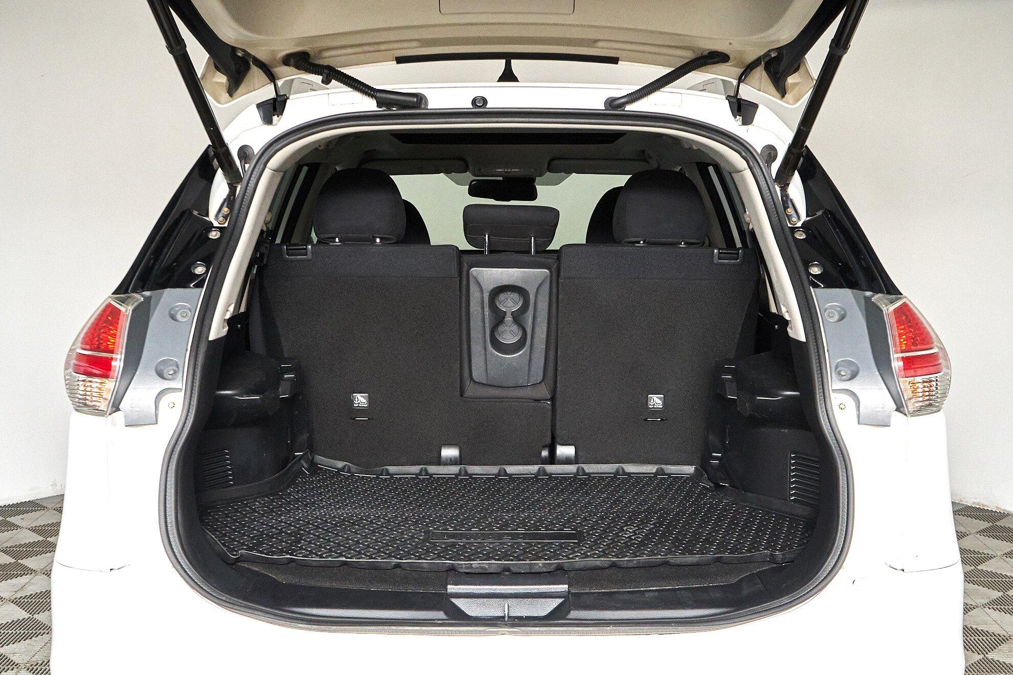 Nissan X-Trail 2015, белый