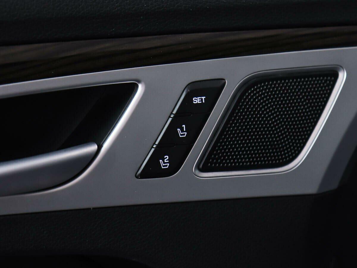 Hyundai Genesis 2014, черный