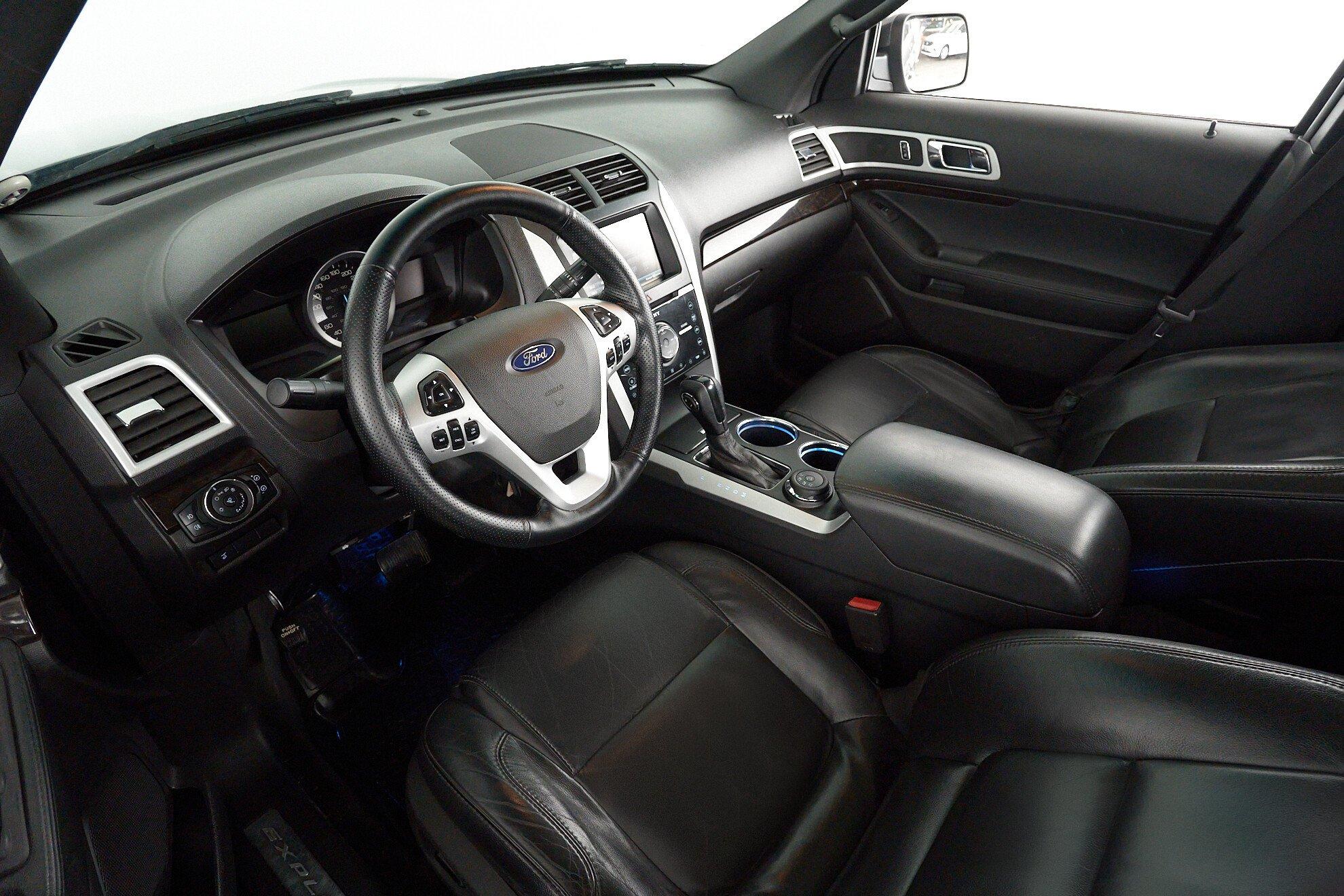 Ford Explorer 2014, серый