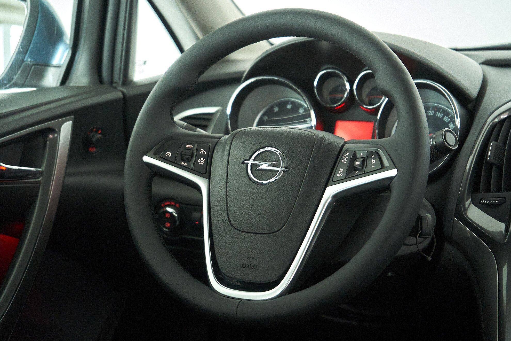 Opel Astra 2014, синий