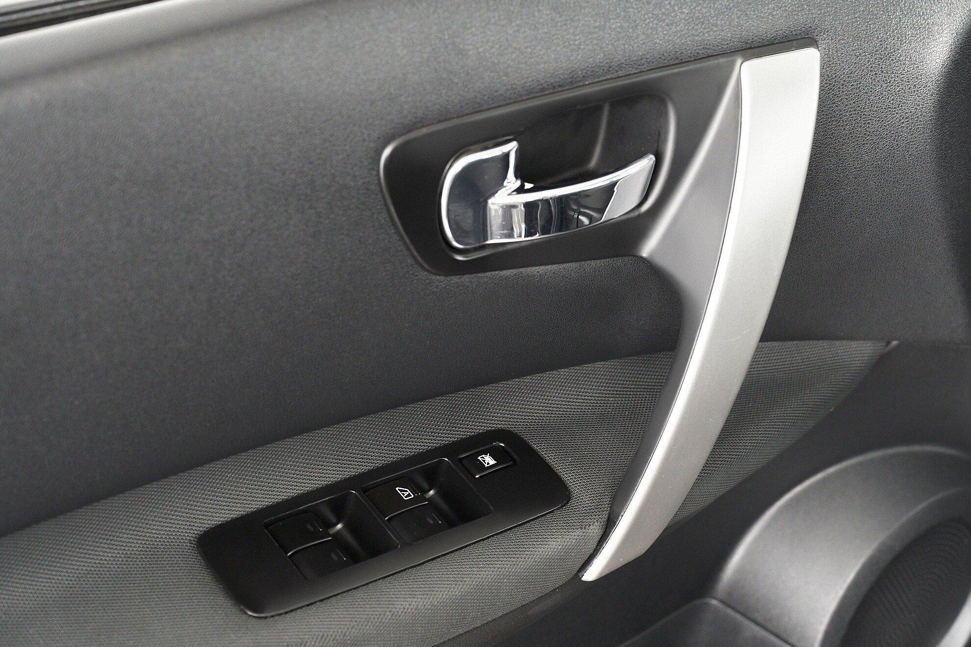 Nissan Qashqai 2012, черный
