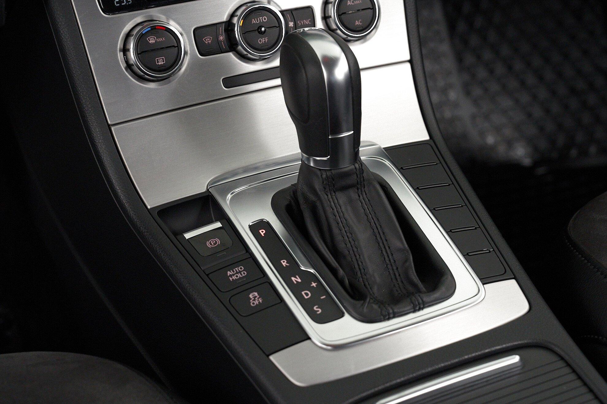 Volkswagen Passat 2011, черный