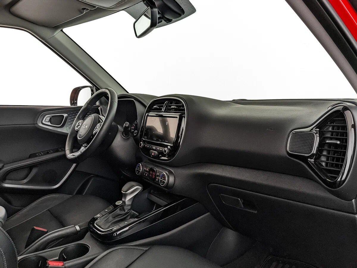 Kia Soul 2022, красный