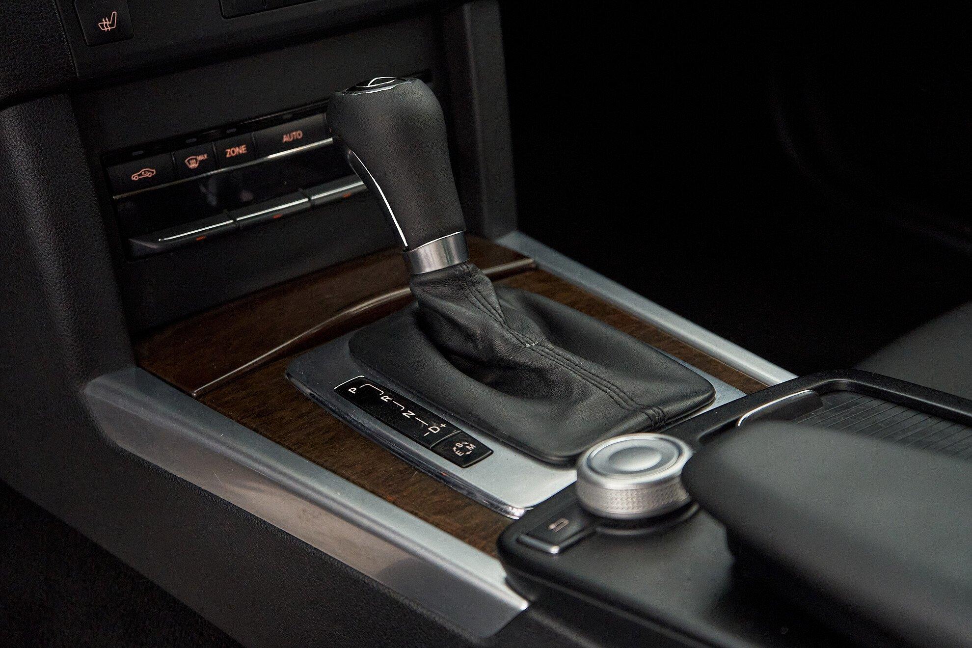 Mercedes-Benz E-Класс 2011, черный