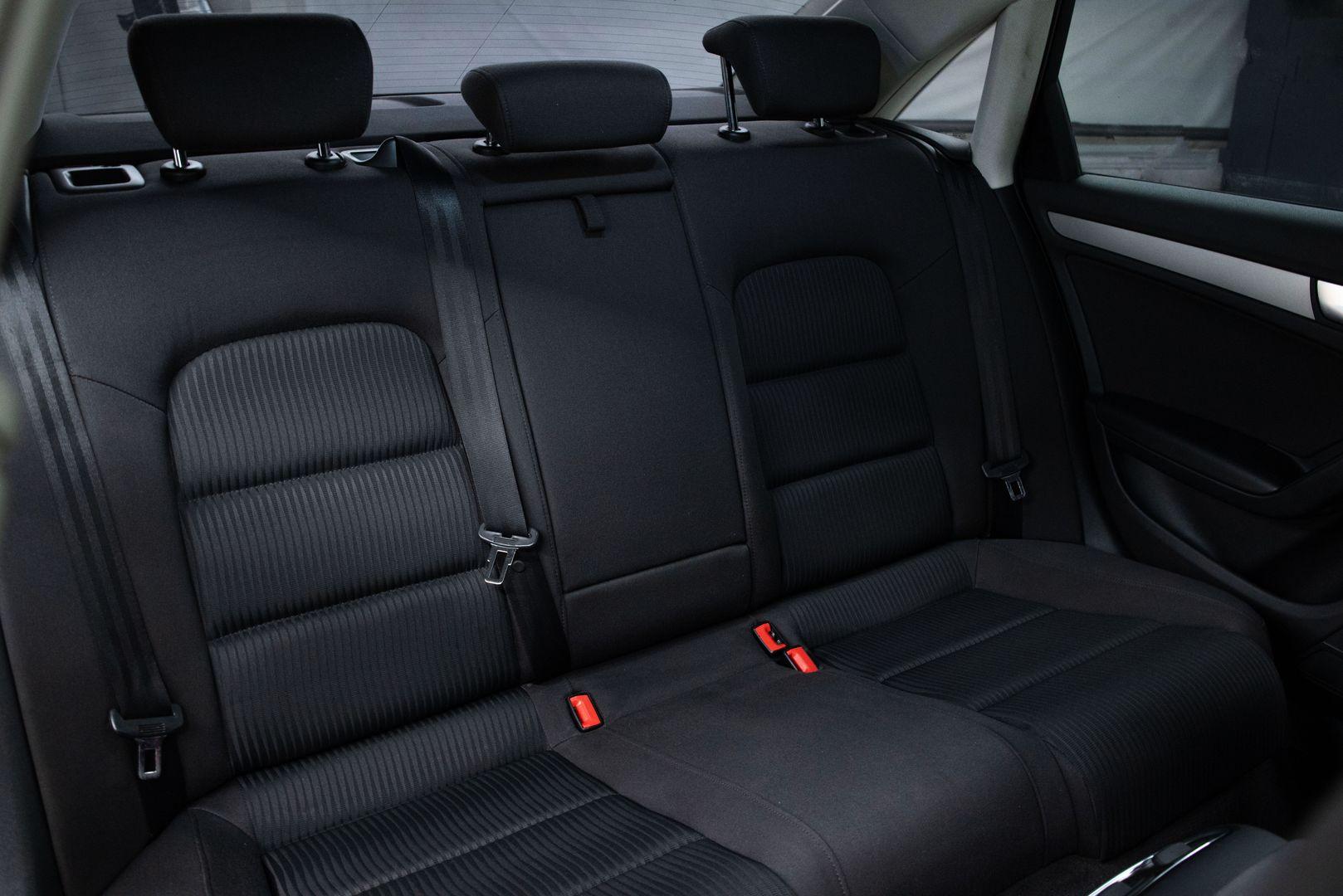Audi A4 2011, белый