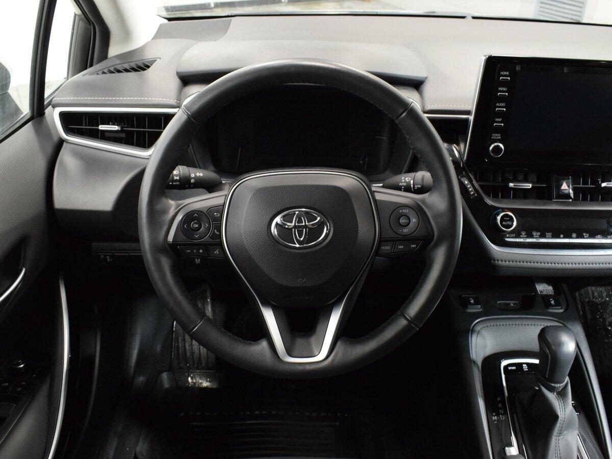 Toyota Corolla 2021, белый