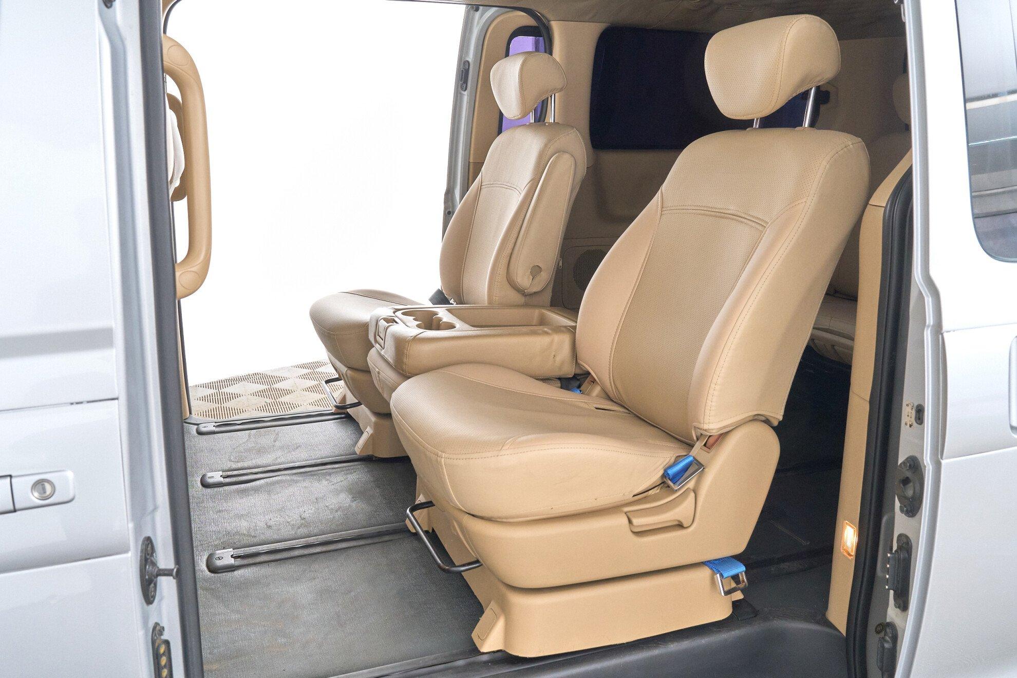 Hyundai Grand Starex 2012, серый