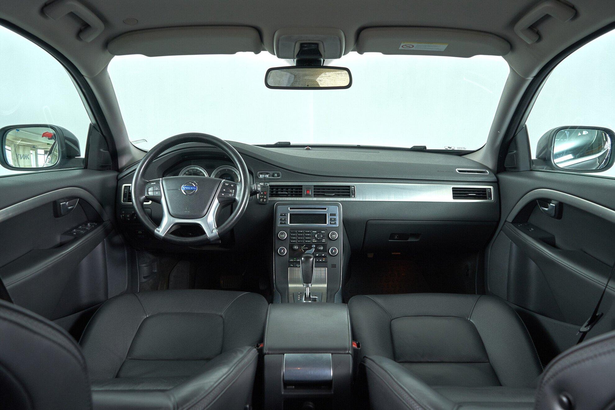 Volvo XC70 2011, черный