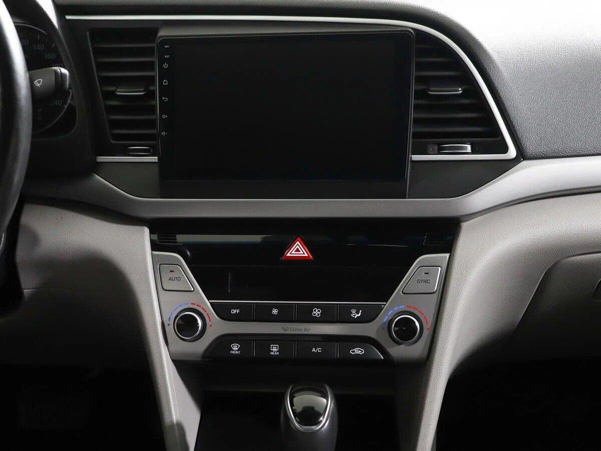 Hyundai Elantra 2018, белый