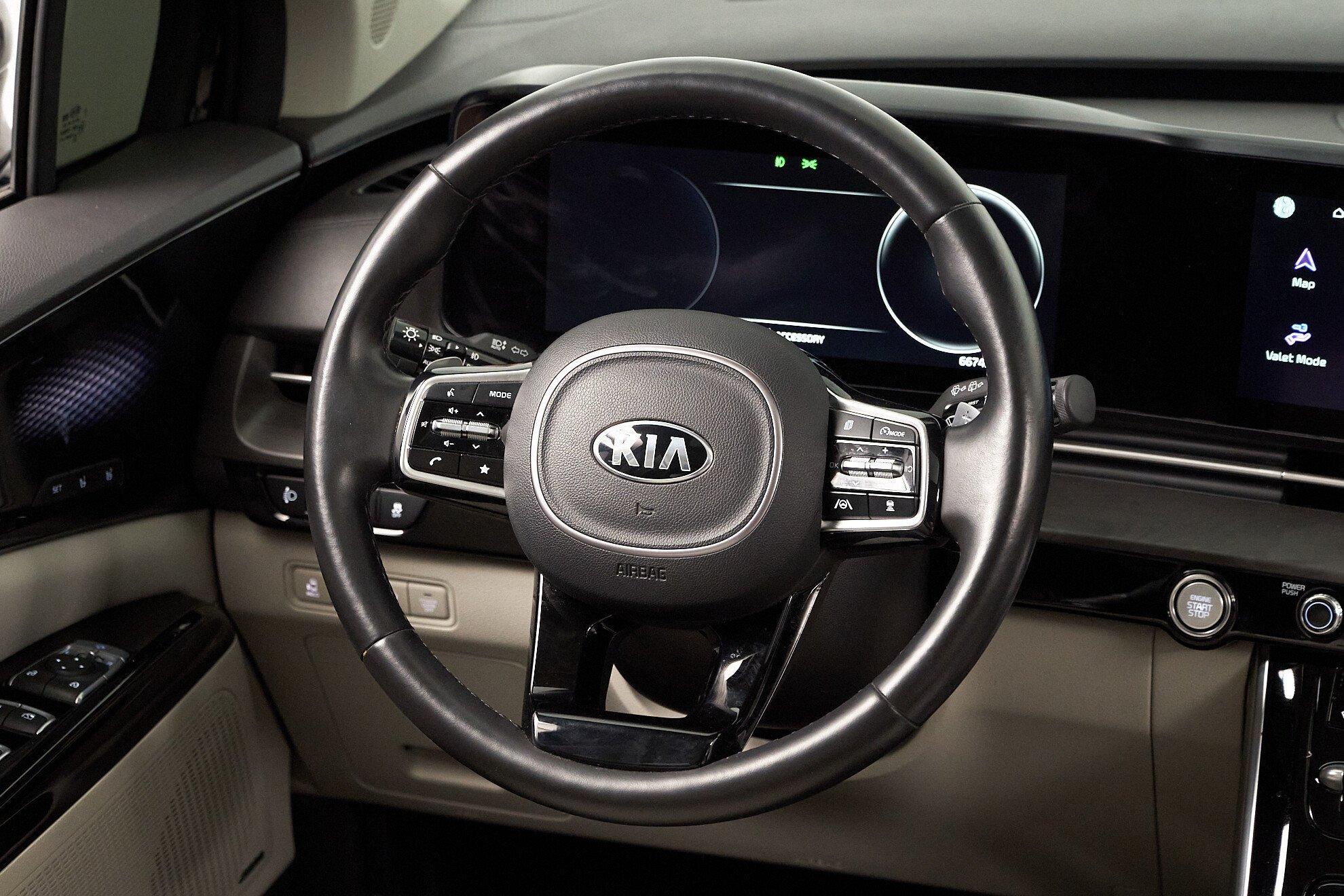 Kia Carnival 2022, черный