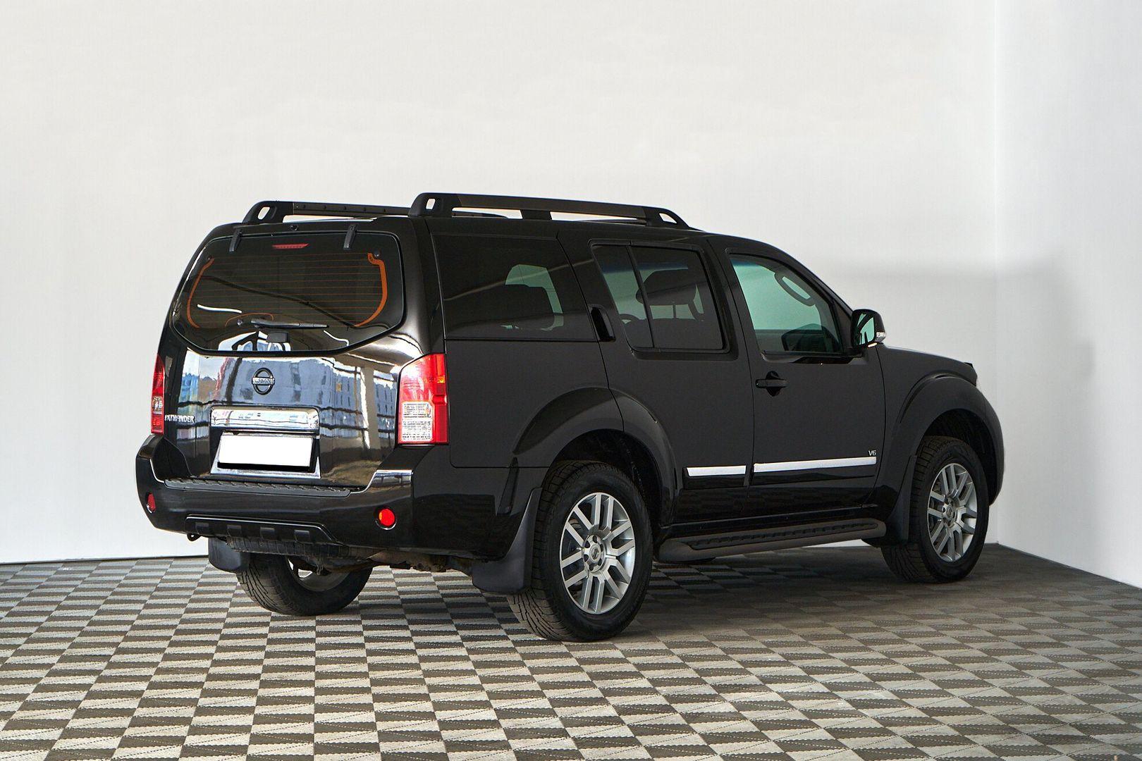 Nissan Pathfinder 2012, черный