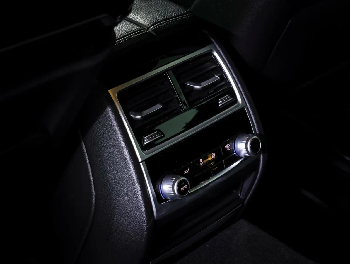 BMW 7 серии 2018, серый
