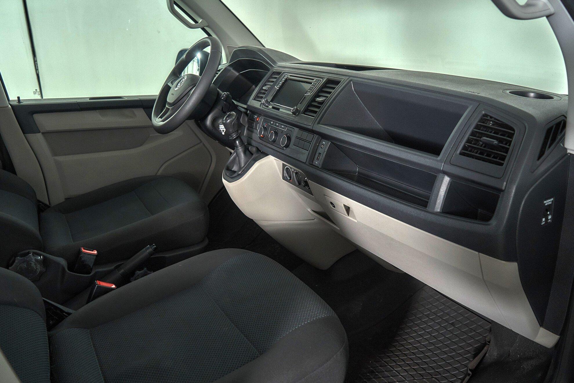 Volkswagen Transporter 2018, серебряный