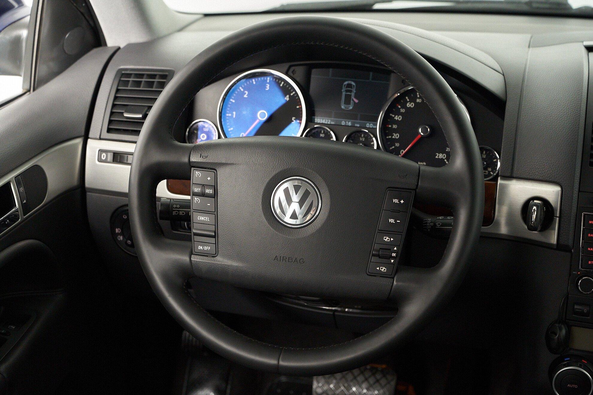 Volkswagen Touareg 2009, серый