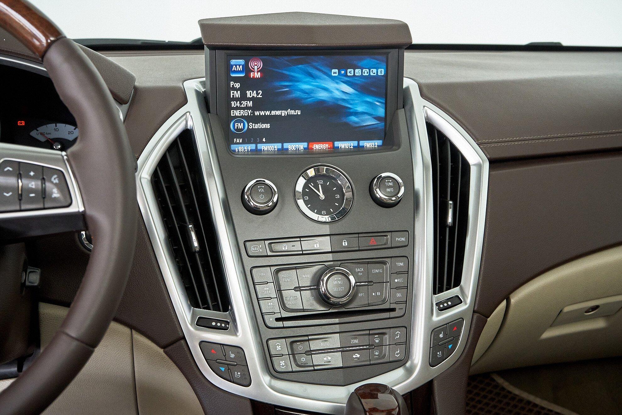Cadillac SRX 2011, белый