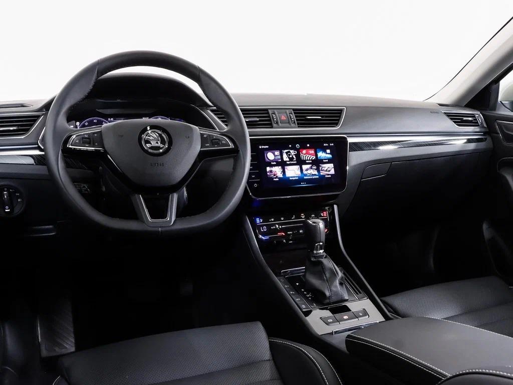 Skoda Superb 2023, серый