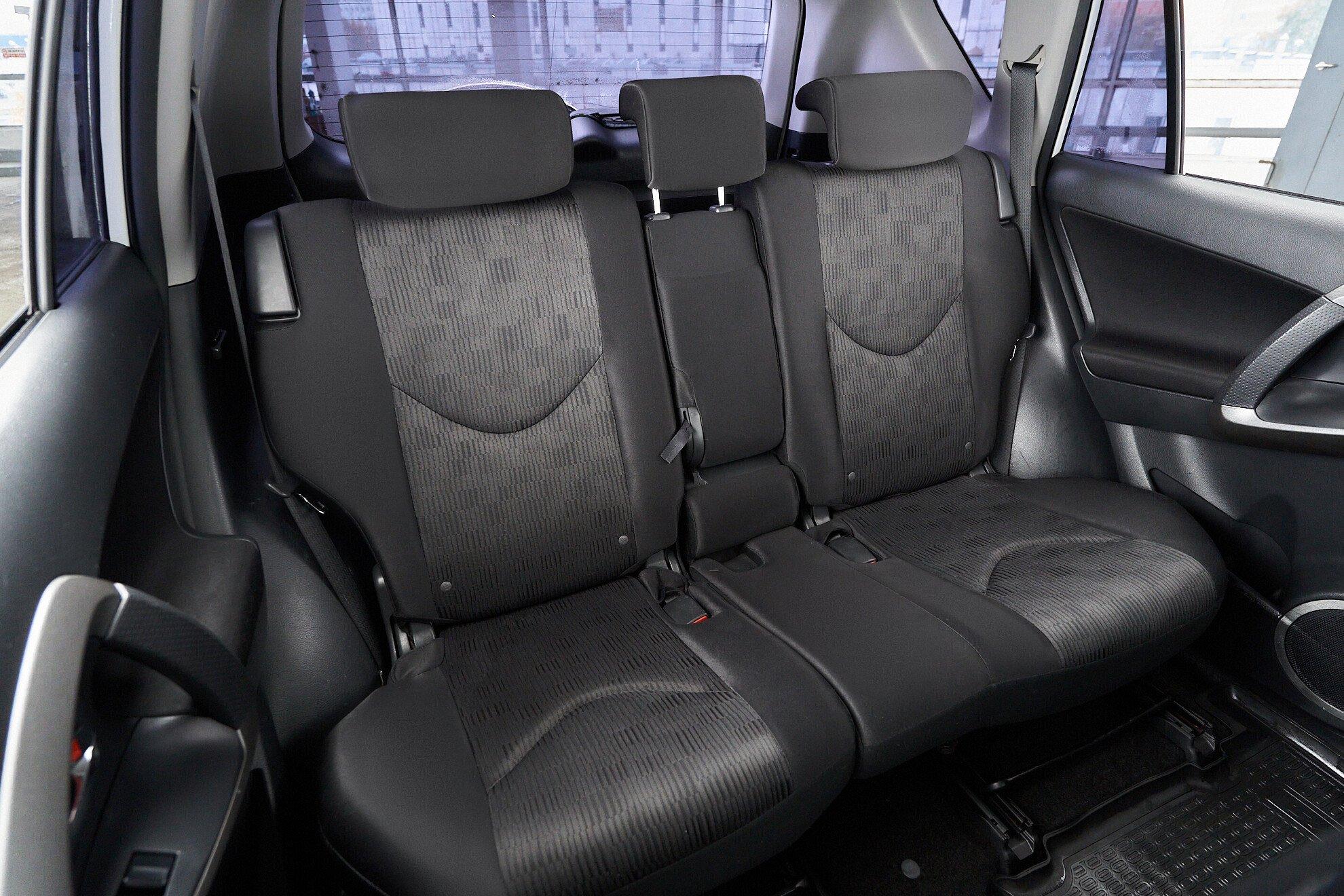 Toyota RAV4 2012, белый