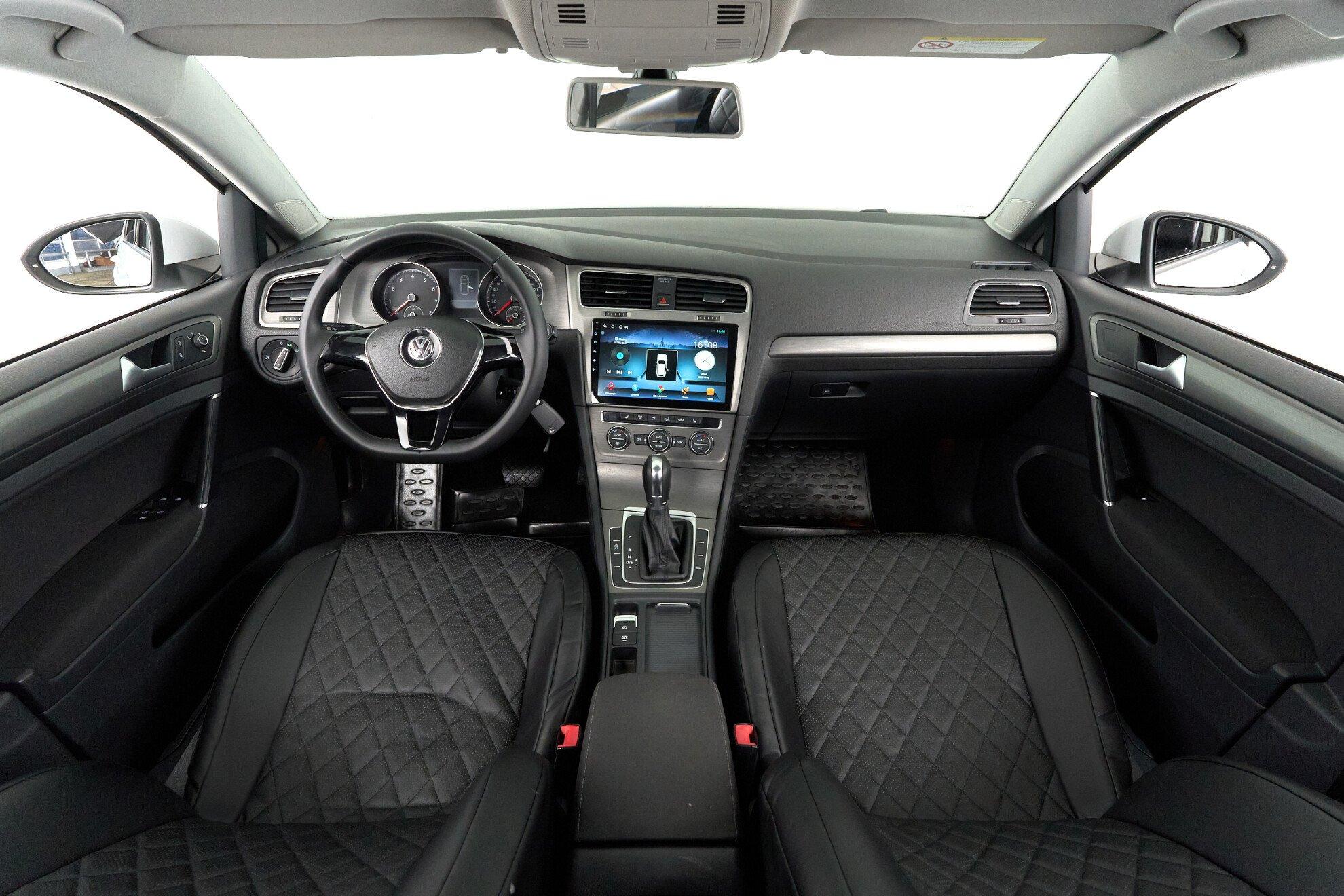 Volkswagen Golf 2013, белый