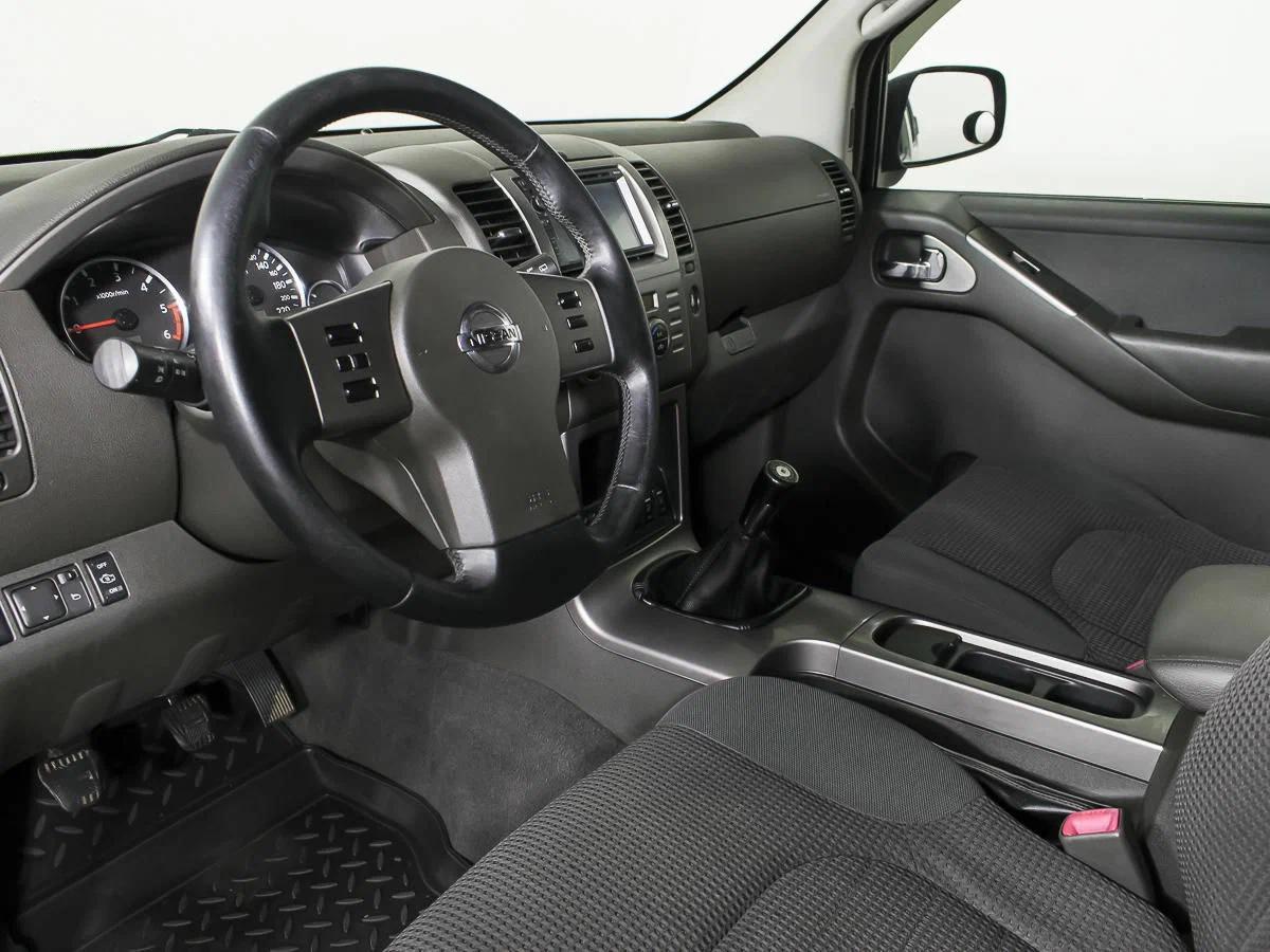 Nissan Pathfinder 2009, зеленый