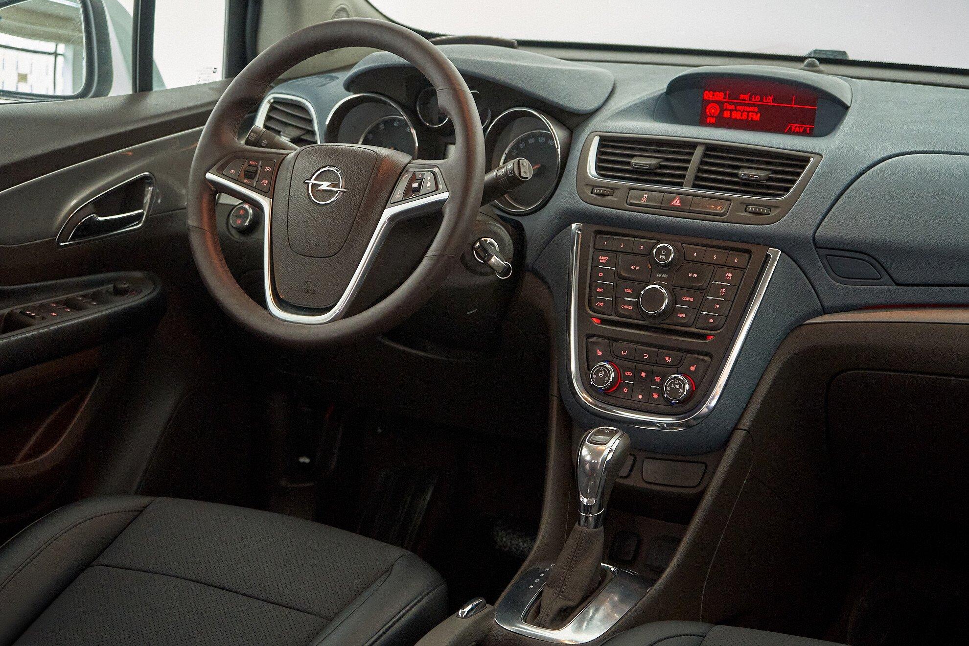 Opel Mokka 2013, белый
