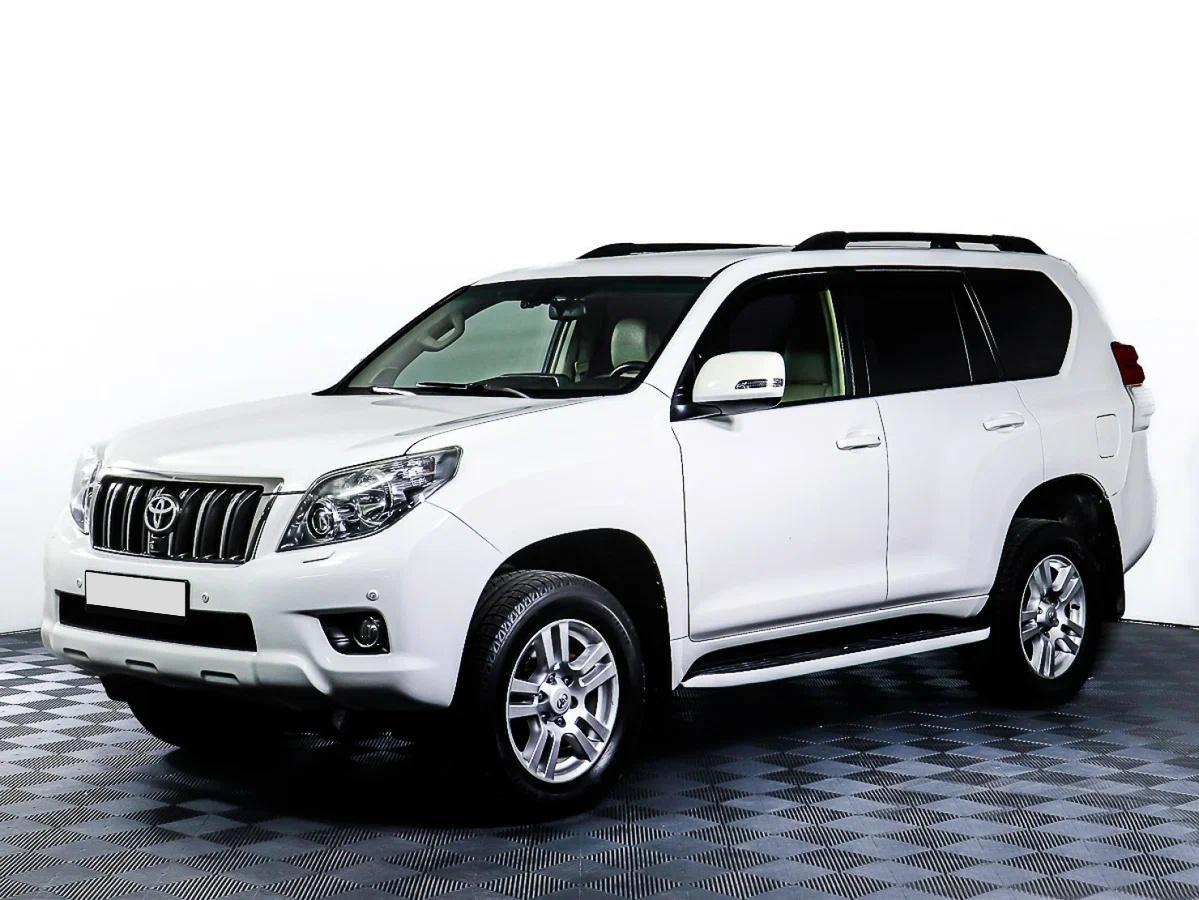 Toyota Land Cruiser Prado 2010, белый