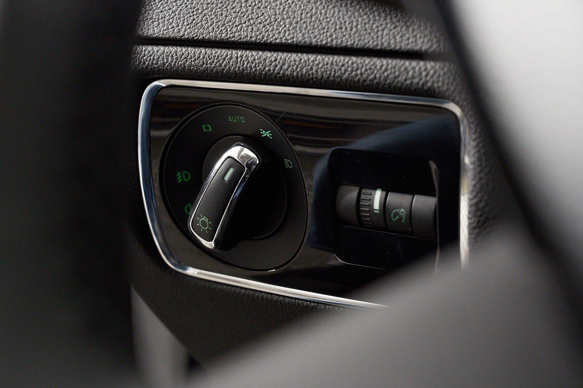 Skoda Superb 2013, белый