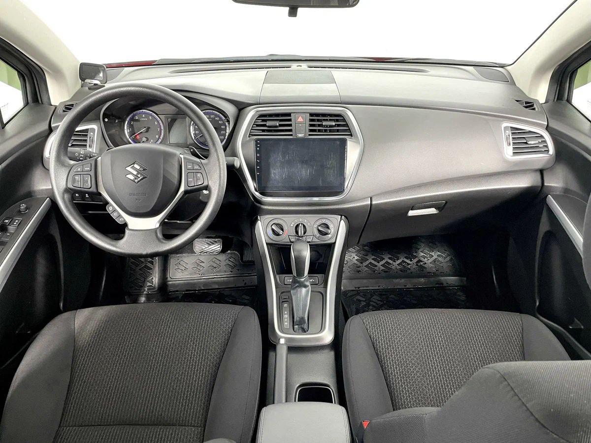 Suzuki SX4 2021, красный