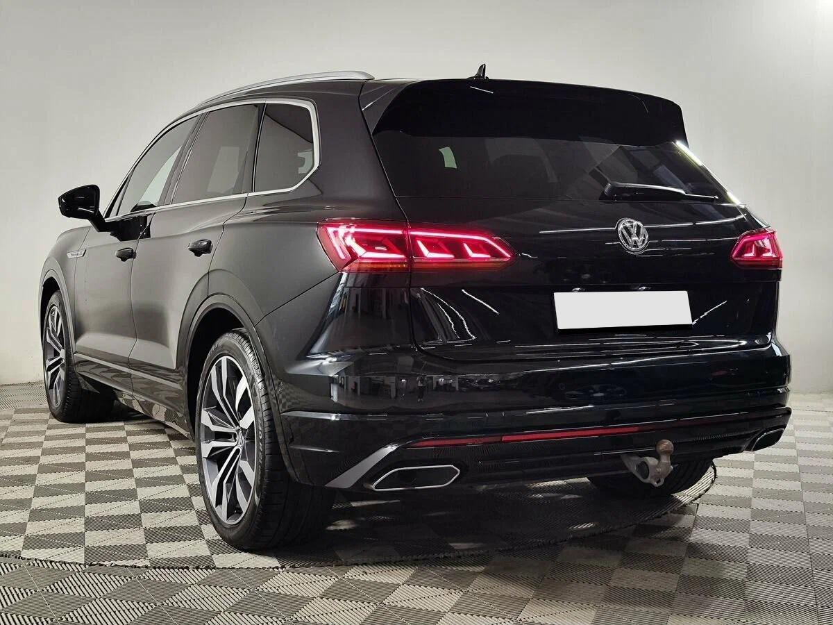 Volkswagen Touareg 2021, черный