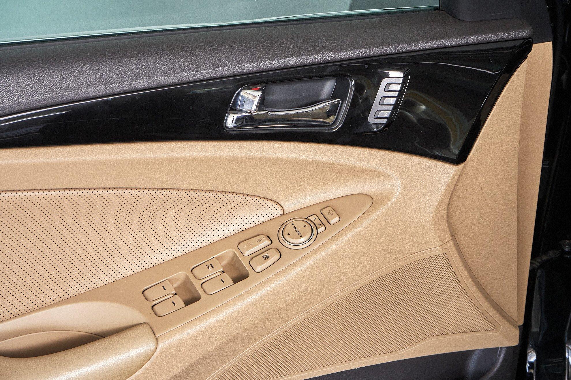 Hyundai Sonata 2012, черный