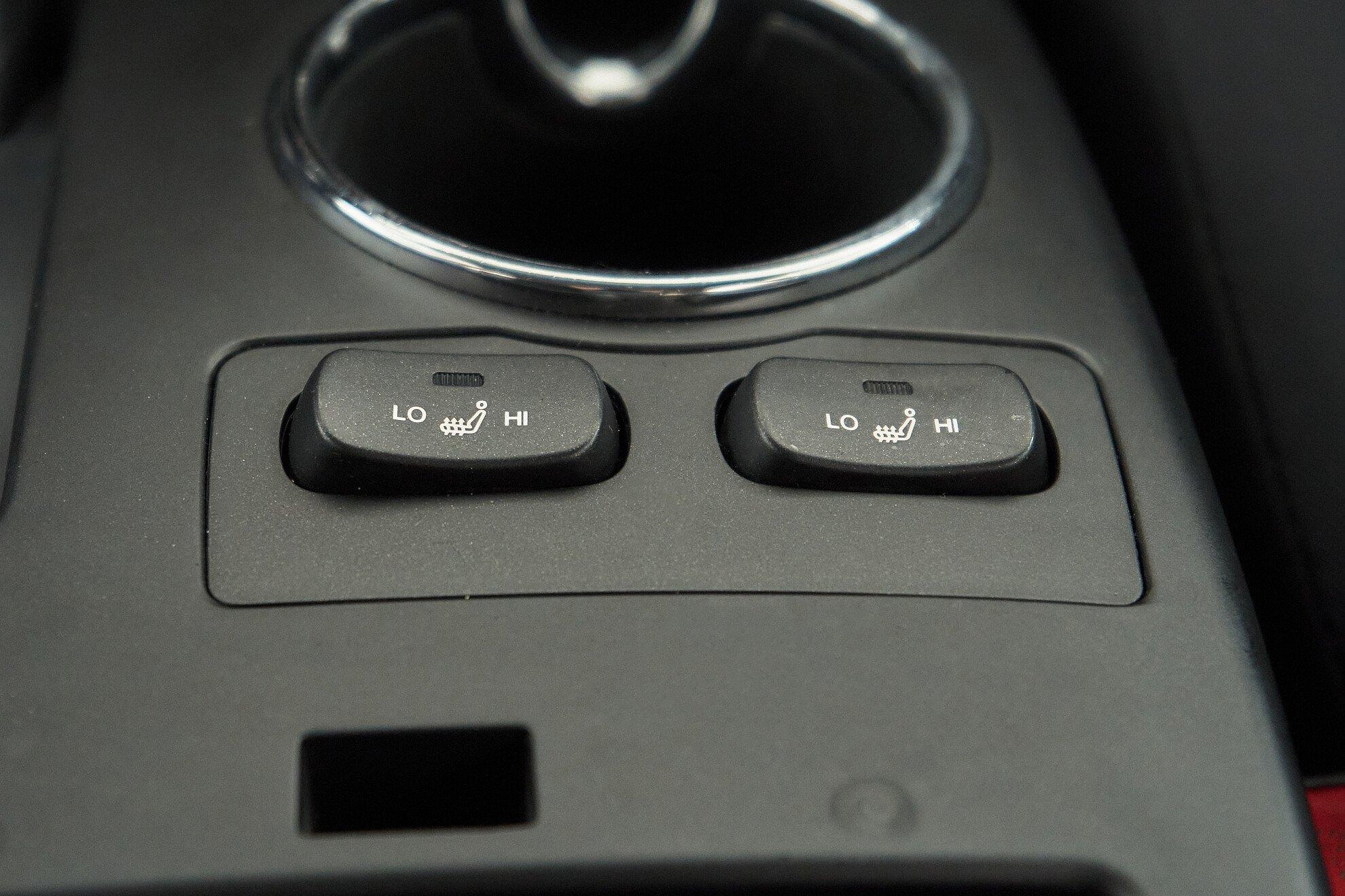 SsangYong Actyon 2012, серебряный