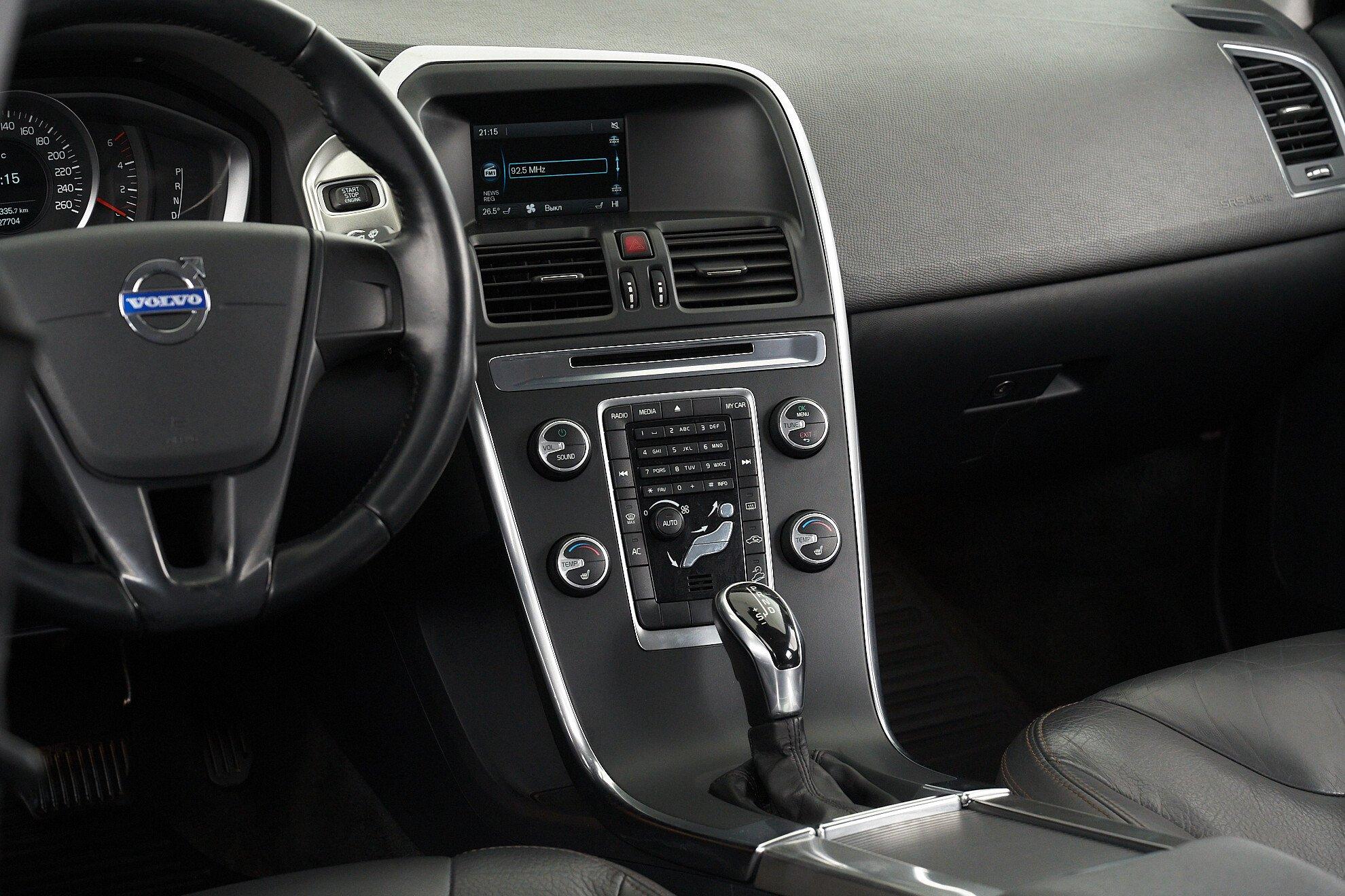 Volvo XC60 2014, белый