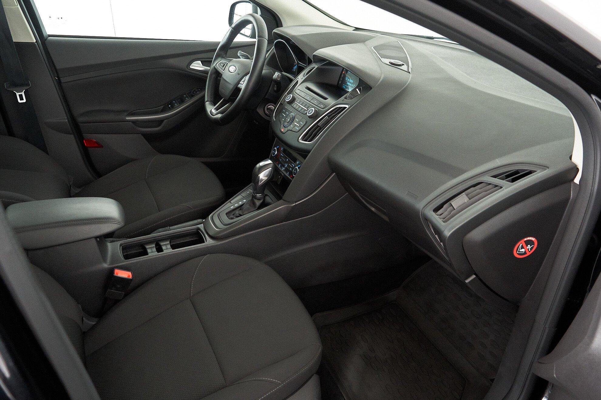 Ford Focus 2015, черный