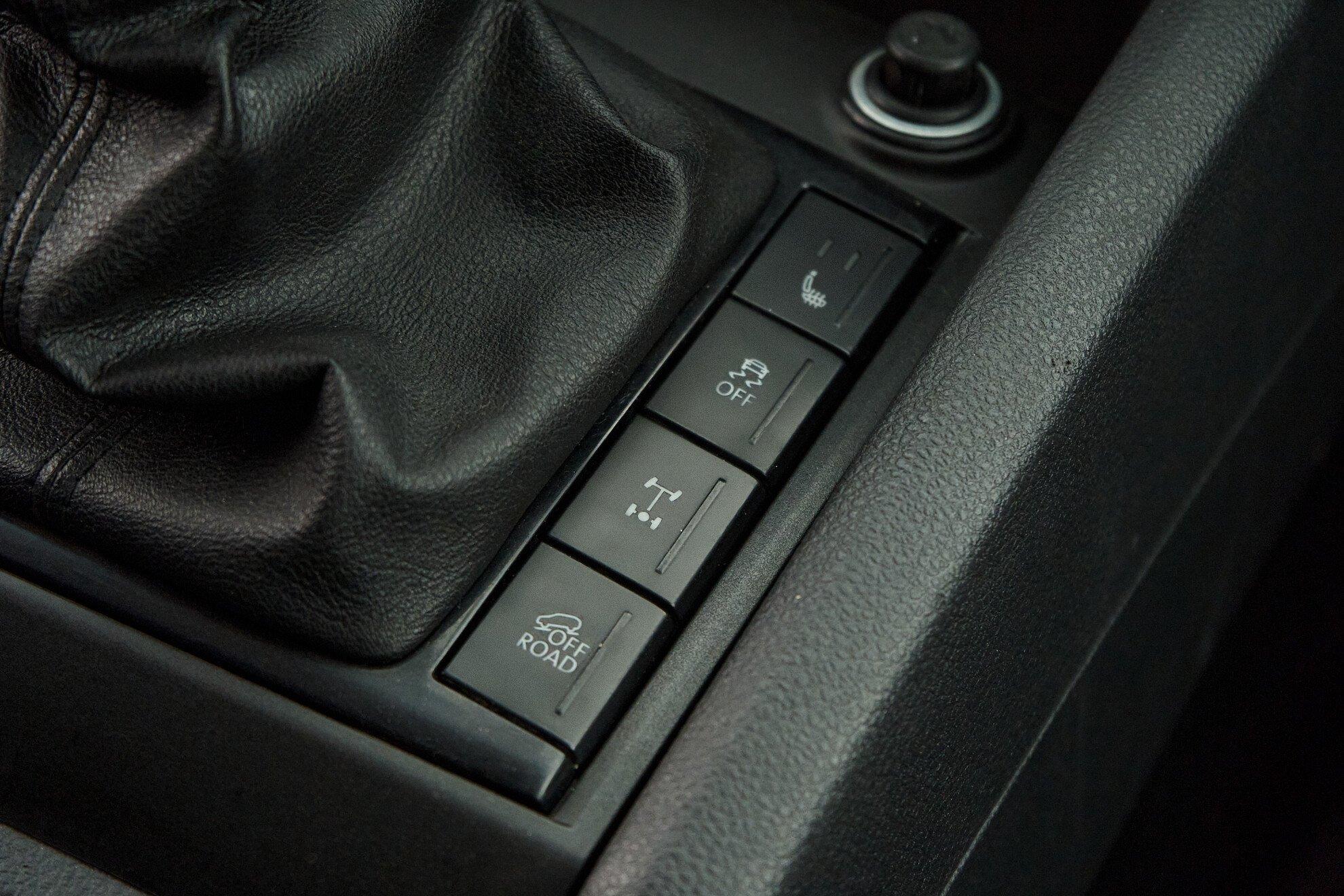Volkswagen Amarok 2011, серый