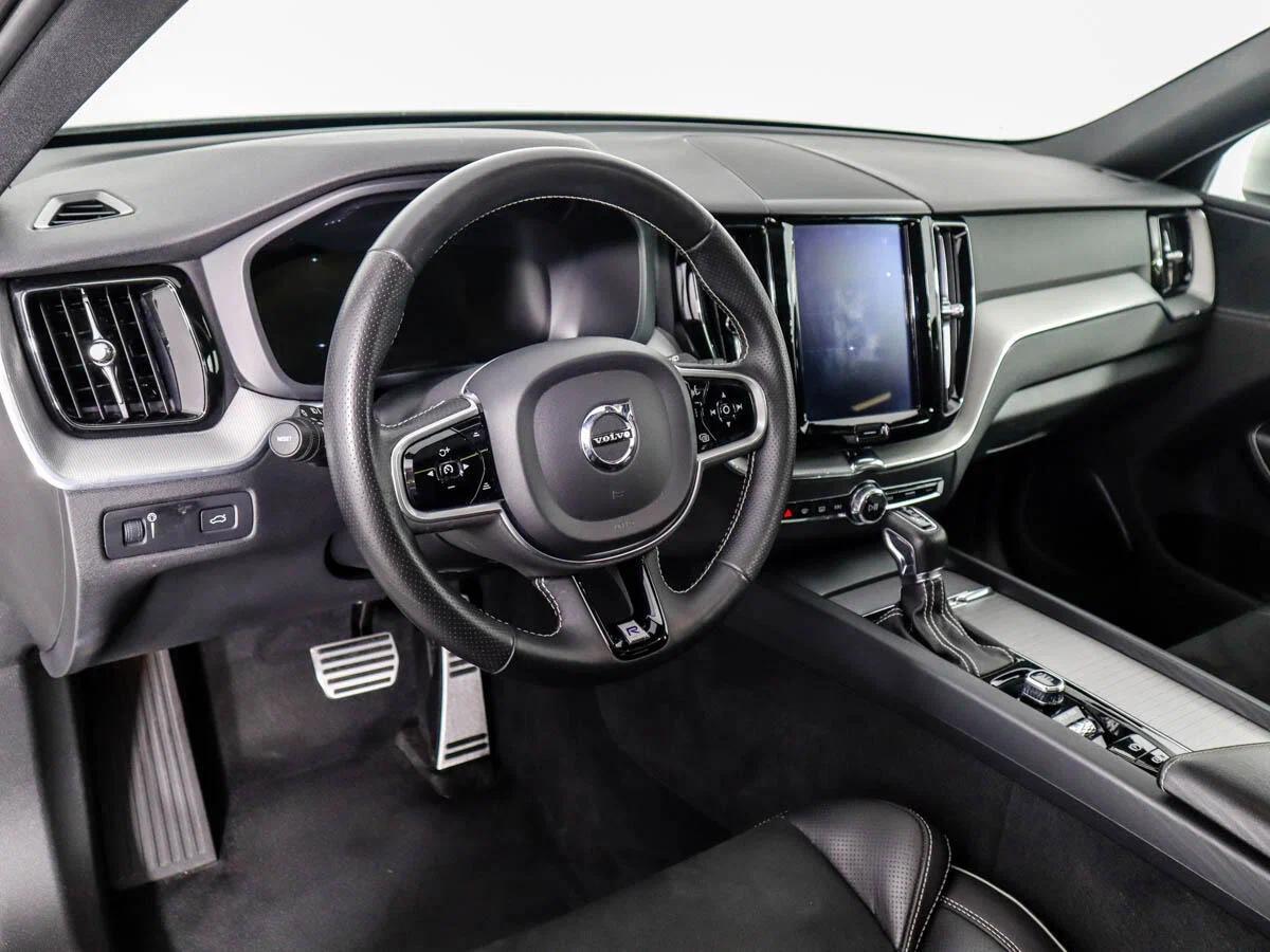 Volvo XC60 2019, белый