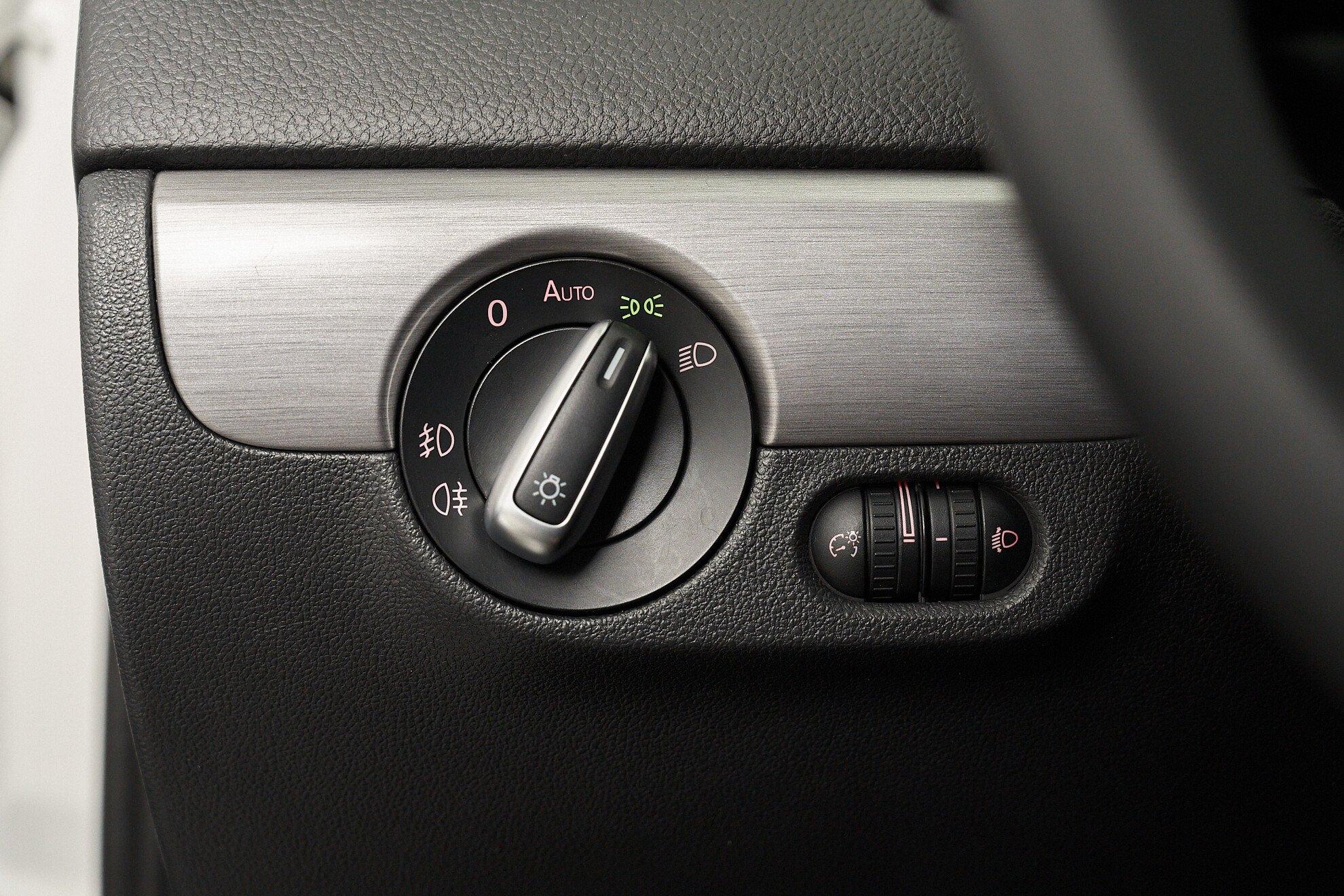 Volkswagen Jetta 2011, белый