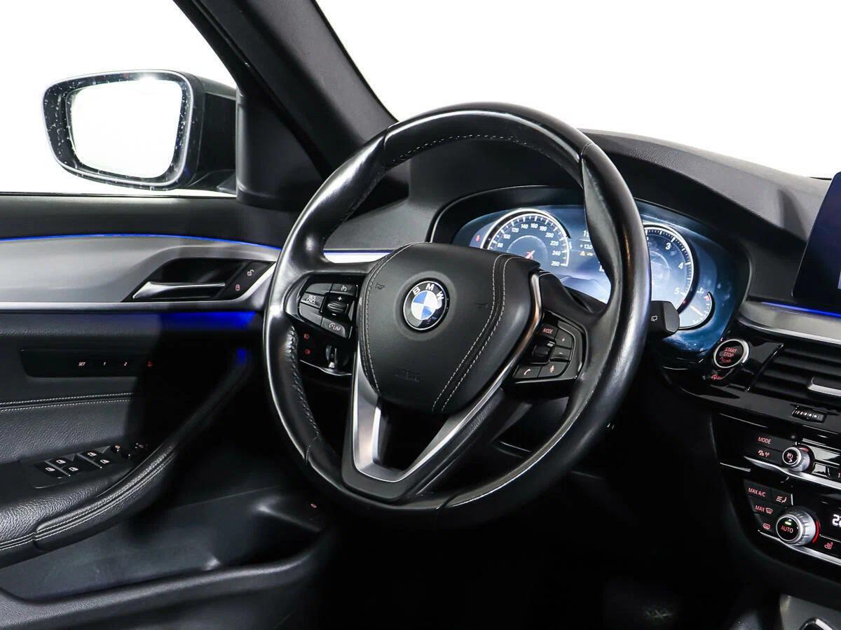 BMW 5 серии 2019, черный